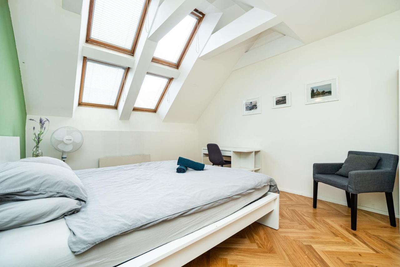 Central, Spacious, Modern 5 Bedrm Duplex W/Balcony Prag Exteriör bild