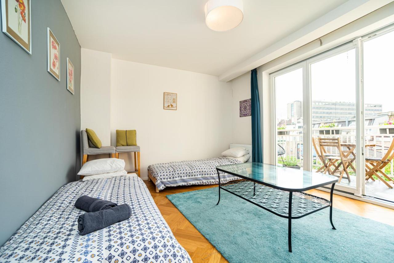 Central, Spacious, Modern 5 Bedrm Duplex W/Balcony Prag Exteriör bild