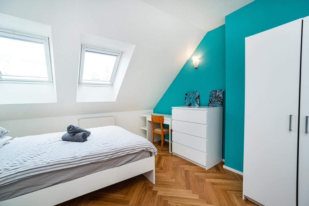 Central, Spacious, Modern 5 Bedrm Duplex W/Balcony Prag Exteriör bild