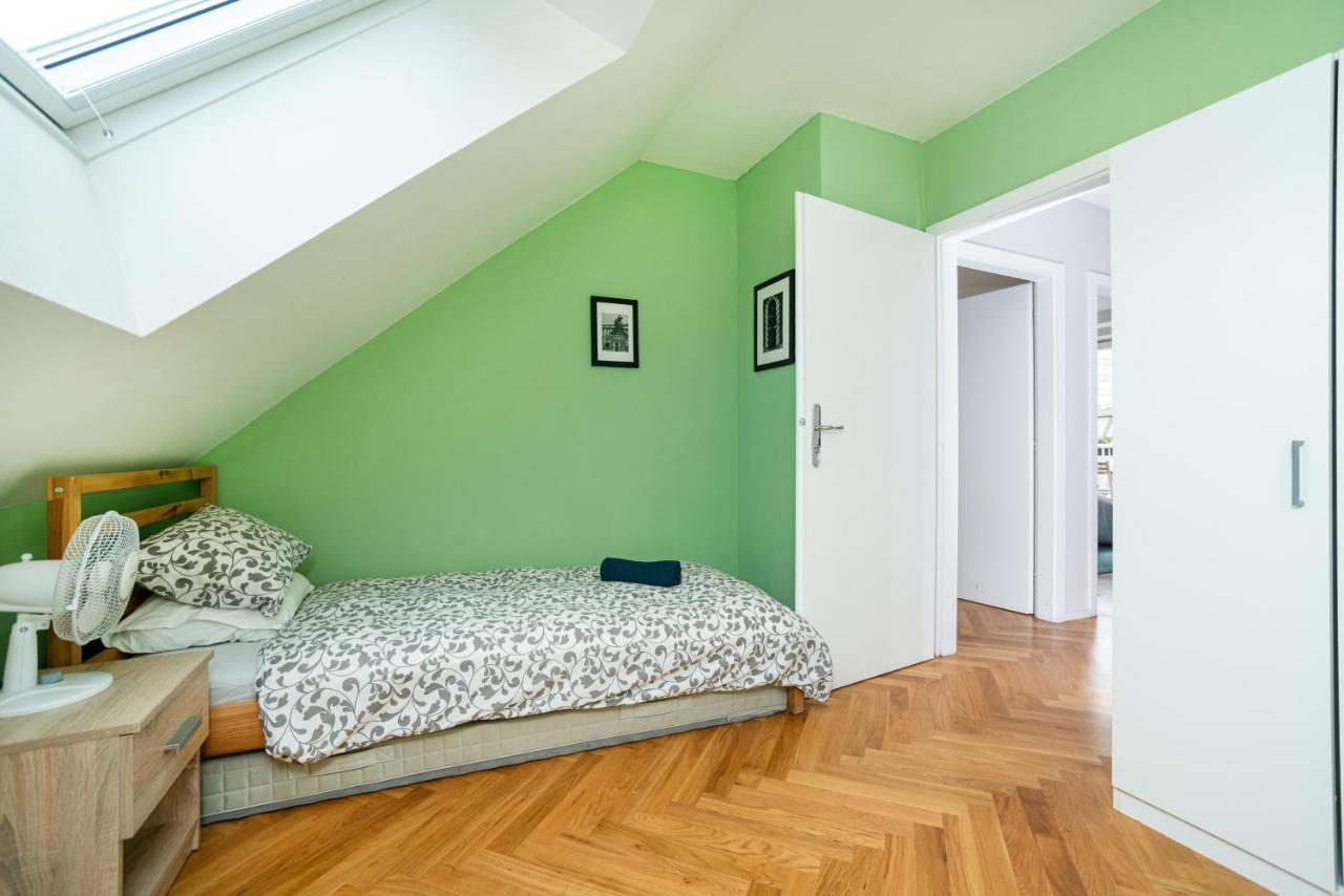 Central, Spacious, Modern 5 Bedrm Duplex W/Balcony Prag Exteriör bild