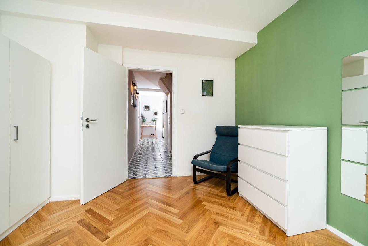 Central, Spacious, Modern 5 Bedrm Duplex W/Balcony Prag Exteriör bild