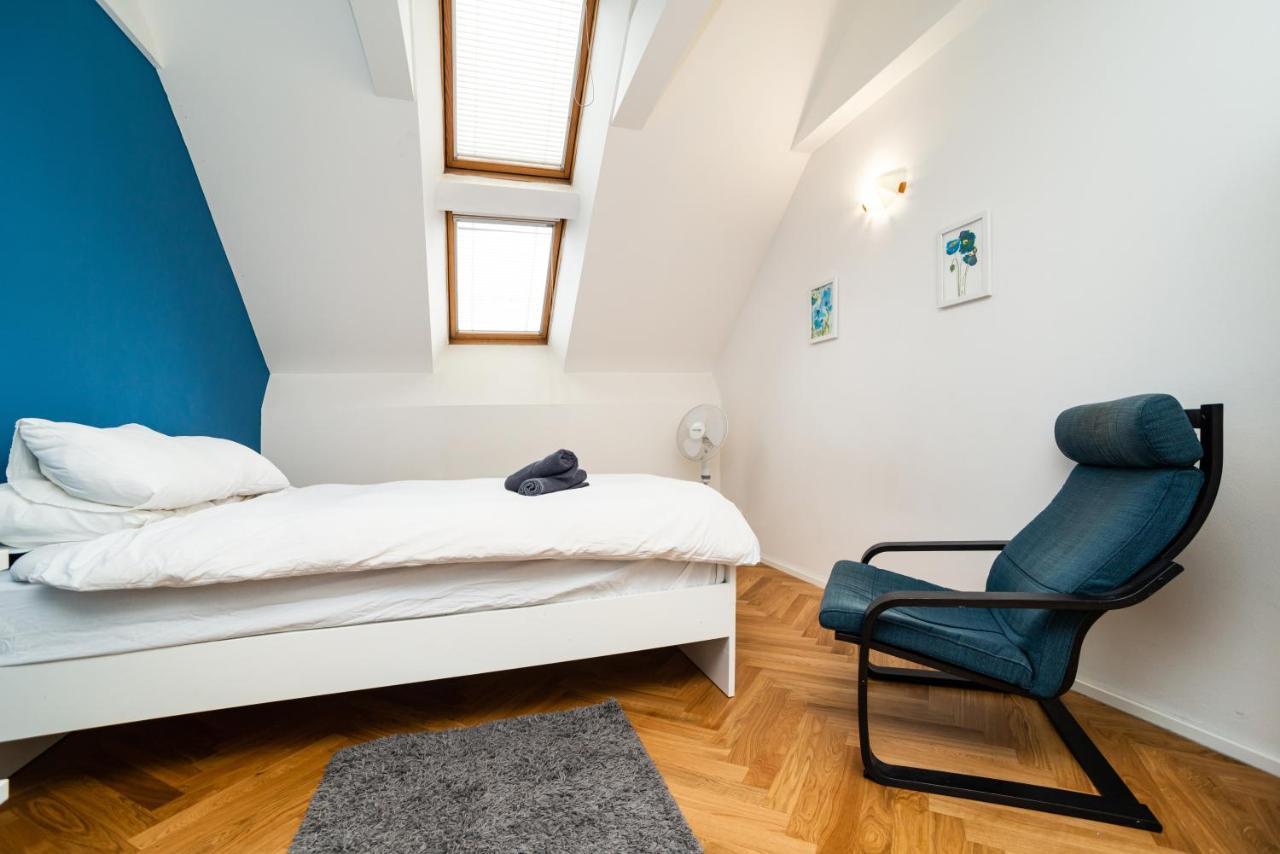 Central, Spacious, Modern 5 Bedrm Duplex W/Balcony Prag Exteriör bild